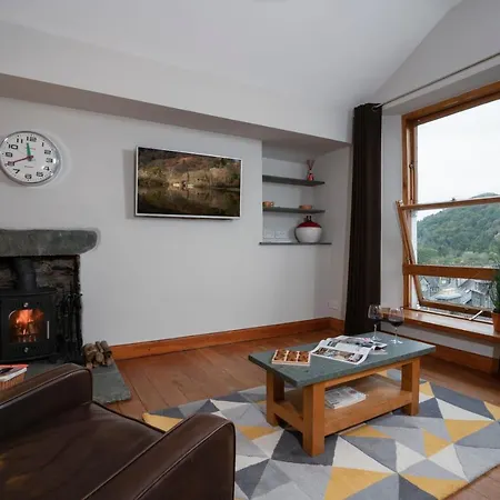 Central - 1 Bedroom - Exceptional Views