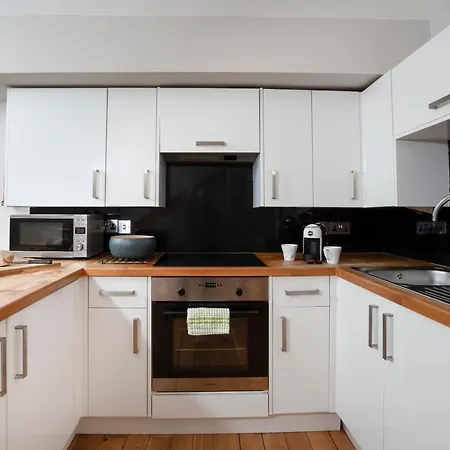 Central - 1 Bedroom - Exceptional Views Lägenhet *