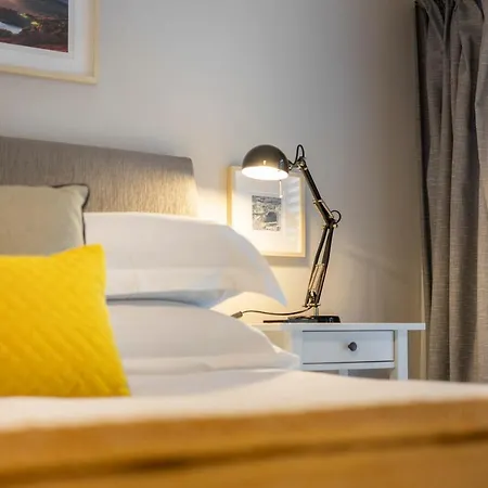 Central - 1 Bedroom - Exceptional Views *